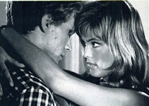 b/w "Sotto il..." pic with Tom Schanley from ital. MODA 10/86